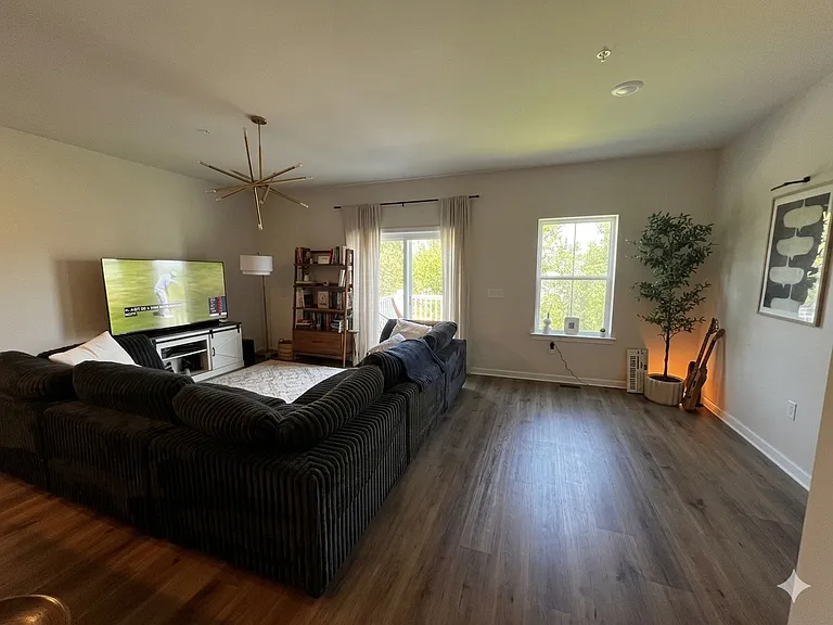 7703 Clayton Ave — Photo 2