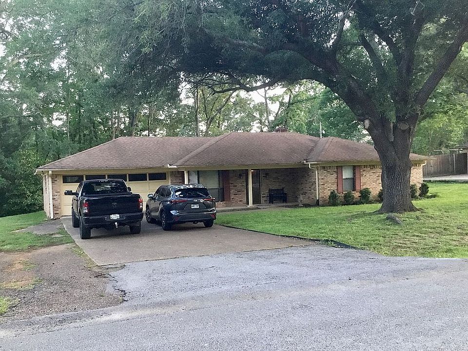 1st image of 302 Forest South Dr