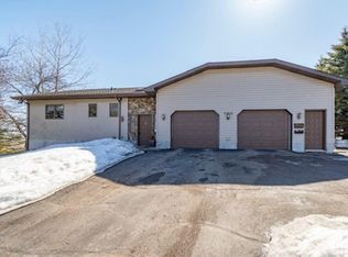 2702 W 12th St, Duluth, MN 55806