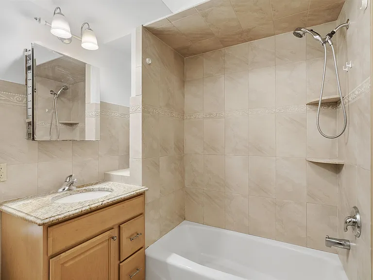 21 Saint Pauls Ave #1 — Photo 15