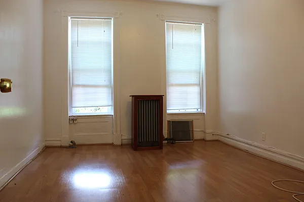 Rented by Premier Metro Realty Corp | media 28