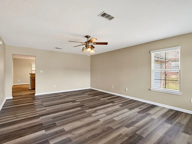 10261 English Manor Dr — Photo 4
