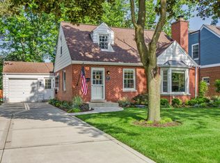1207 Raleigh Rd, Glenview, IL 60025