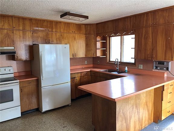 4th image of 1029 River Dr