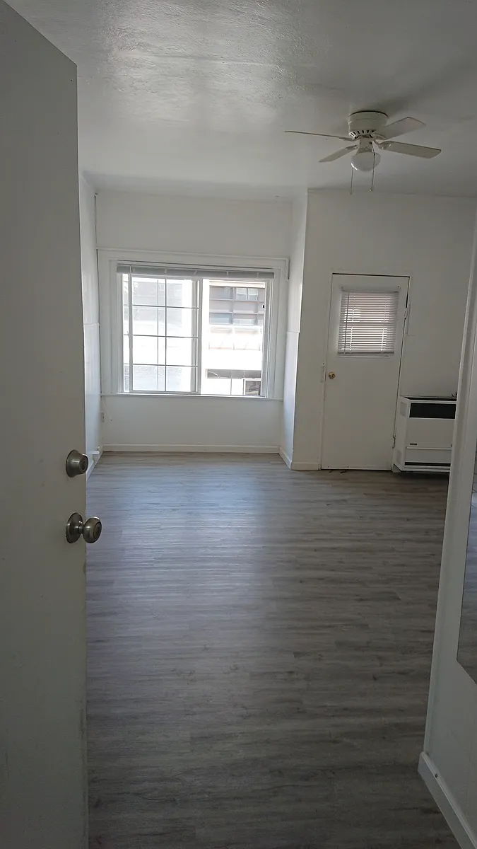 Building Photo - 3872 5th Ave #4