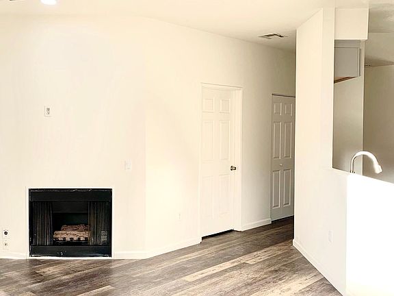 5th image of 1127 Glenville Dr #1