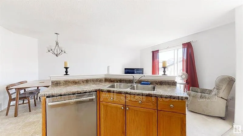 3 bed, 2.5 bath, 2200 sqft, $1,800 — Photo 2