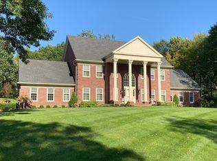 290 Hollander Rd, Wayzata, MN 55391