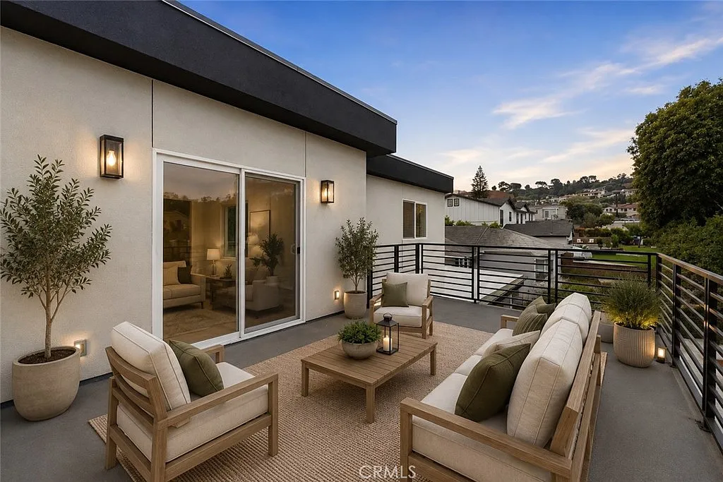 3 bed, 2.5 bath, 1880 sqft, $5,500 — Photo 4