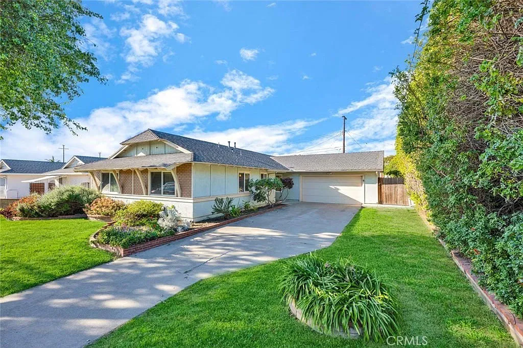 4 bed, 1522 sqft, $5,650 — Photo 1