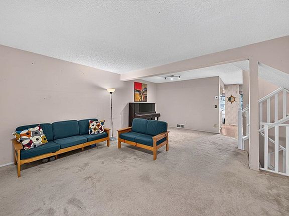 4th image of 9293 Goldhurst Ter