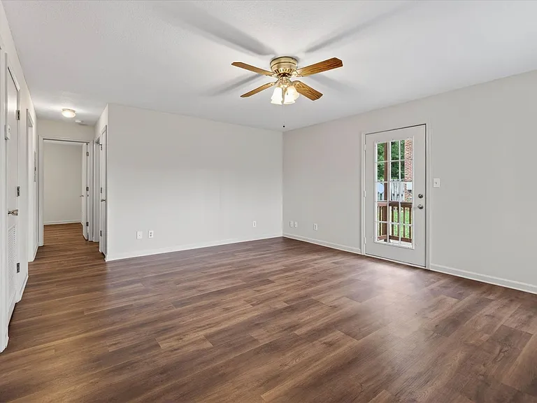 Waters Edge Drive-1851 (x4) — Photo 4