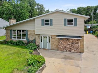 2101 Red Oak Dr, Green Bay, WI 54304