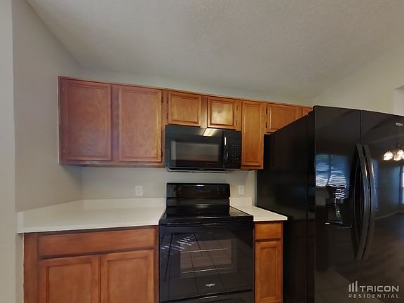 4th image of 2633 Park Valley Dr