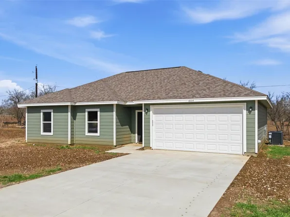 604 Mustang Cir, Nixon, TX 78140