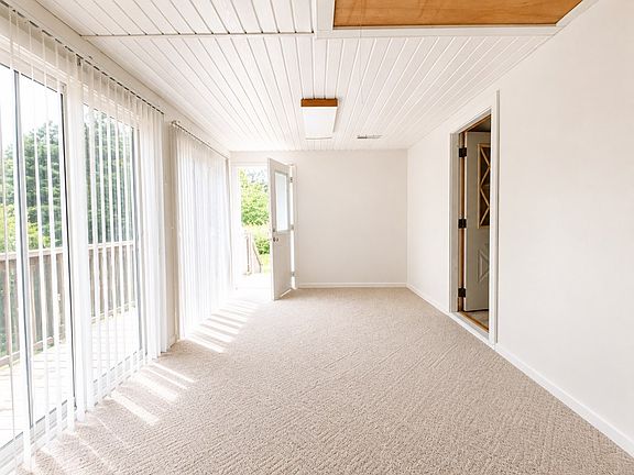 2nd image of 110 Sparrow Ln