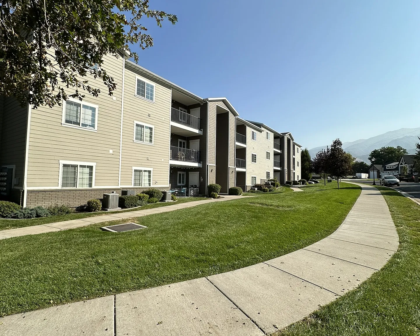 Modern Comfort in a Prime Layton Location | Creekside Oaks Apartments — Photo 4