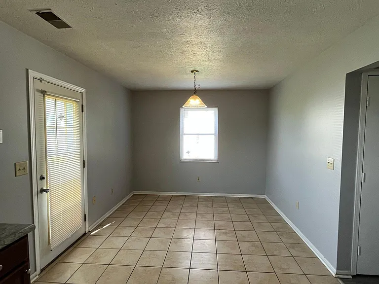 6643 Fairway Ave — Photo 9