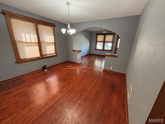 3rd image of 4879 Hamburg Ave