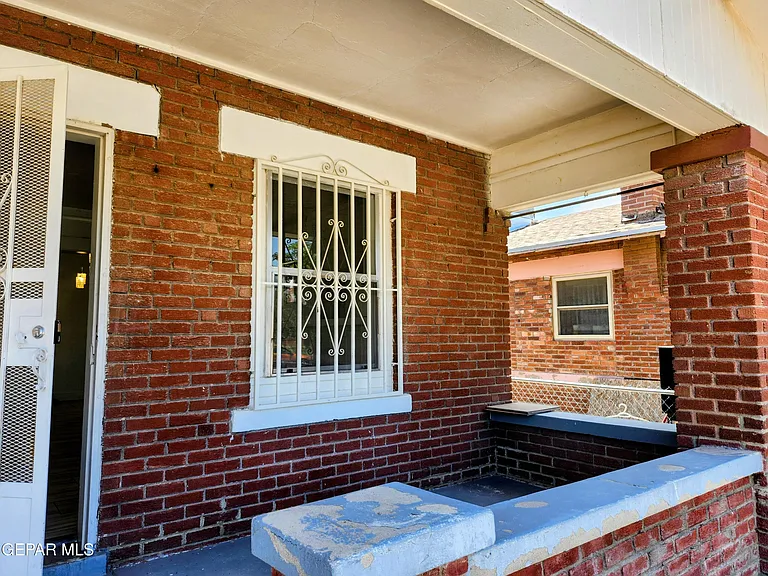 618 N Estrella St — Photo 5