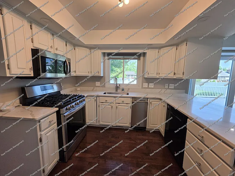 10016 Twin Creek Blvd — Photo 9