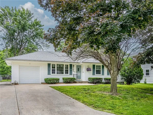 605 NE Green St, Lees Summit, MO 64063