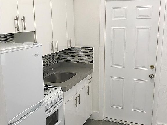 2nd image of 780 NE 123rd St APT 4