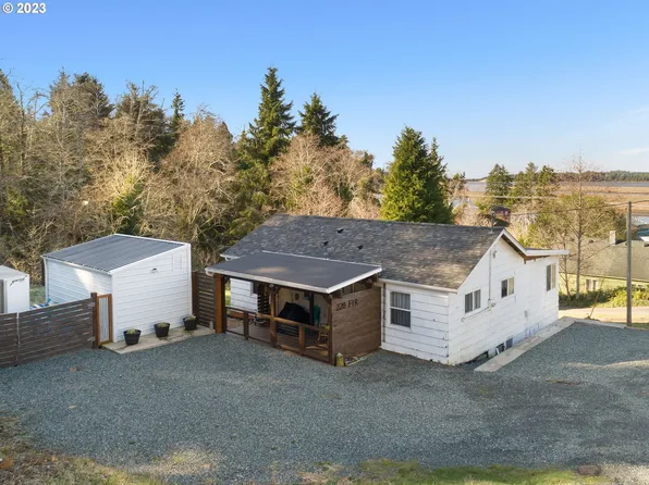 220 Fir St, Wheeler, OR 97147