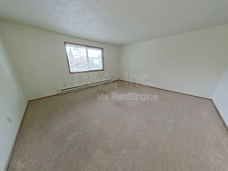 605 NW Kings Blvd #4 — Photo 2