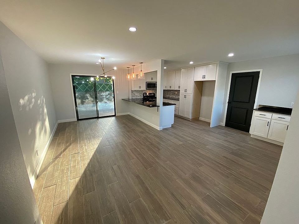 1st image of 2613 Tahiti Dr