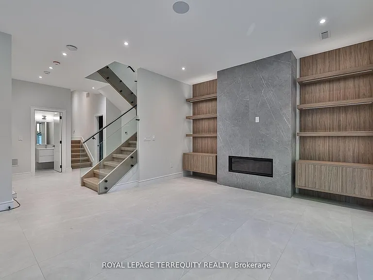 741 Woburn Ave — Photo 42