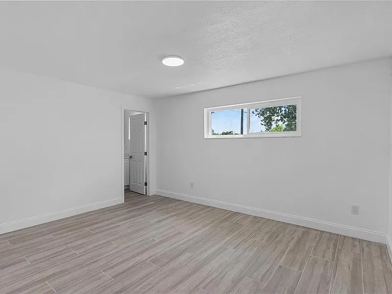 8201 Riverside Dr NE — Photo 19