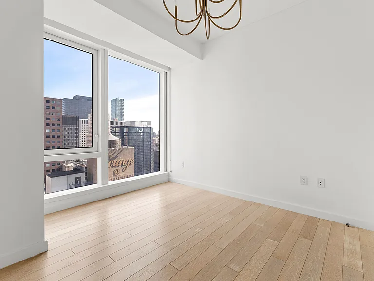 138 E 50th St #32B — Photo 8