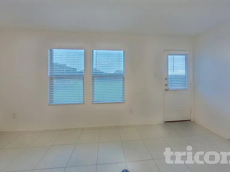 8412 Bell Ridge Ln — Photo 3