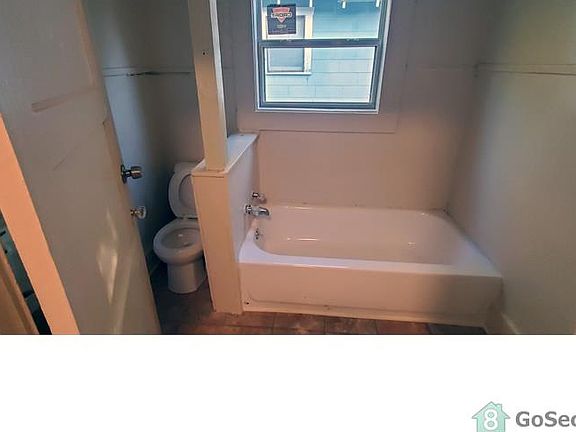 4th image of 3020 Desoto St