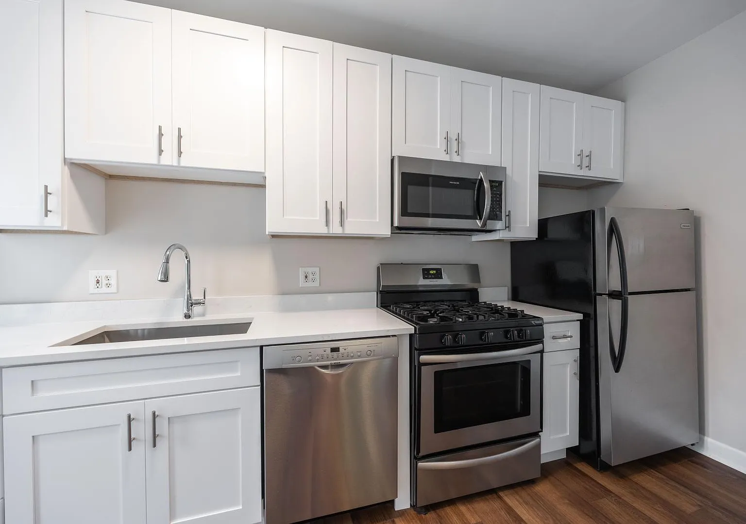 1227 West Jarvis Avenue #1 — Photo 3