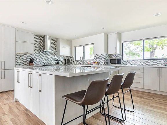 4th image of 1406 W Janeen Way