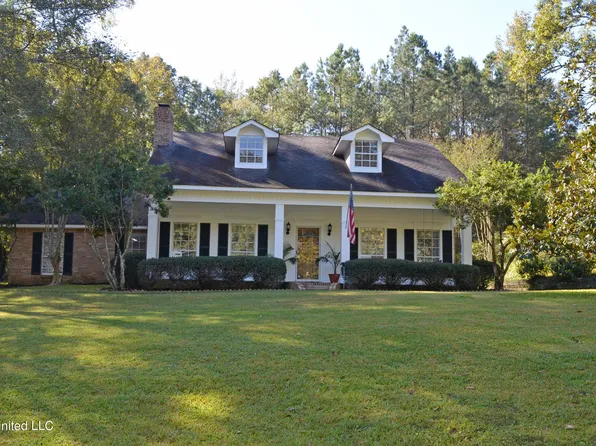 108 Country Oaks Dr, Terry, MS 39170