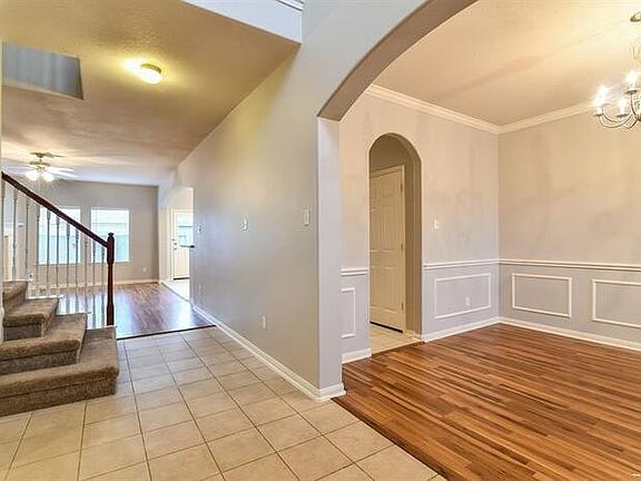 2nd image of 1403 Colonial Manor Dr