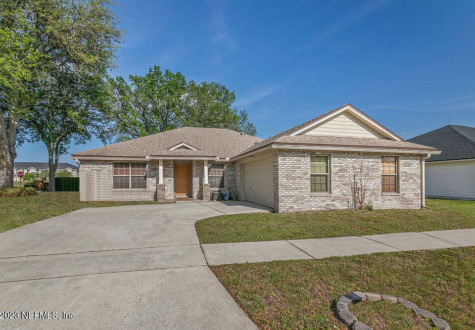 1st image of 401 COTTAGE COVE Court