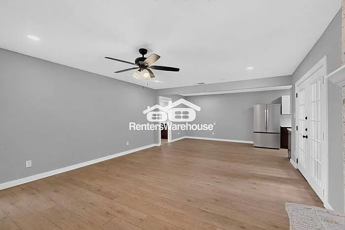 1207 Creekwood Ct — Photo 14