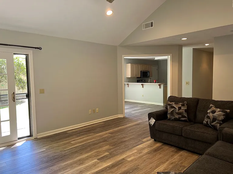 7 Golden Hind Dr — Photo 14