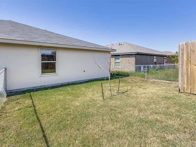 6011 Amelia Earhart Blvd #B — Photo 14