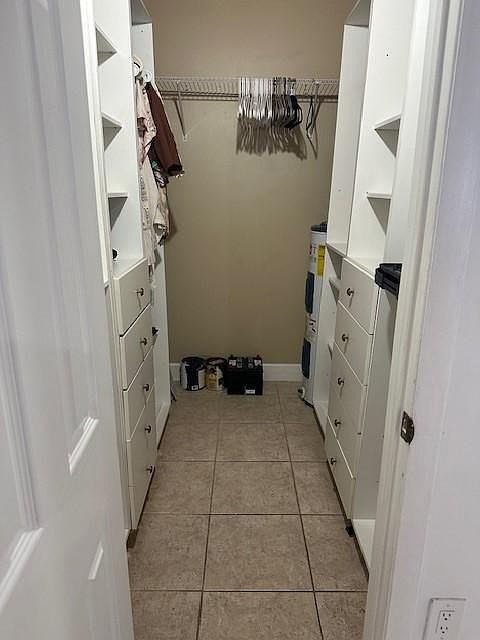 1st image of 16347 Ravenwood Pl