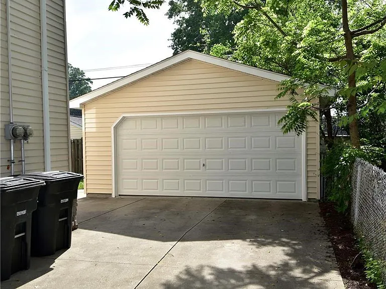 1506 Wyandotte Ave — Photo 2
