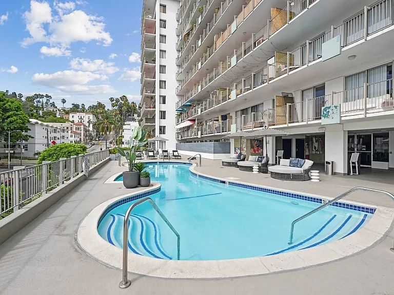 Hollywood Ardmore — Photo 19