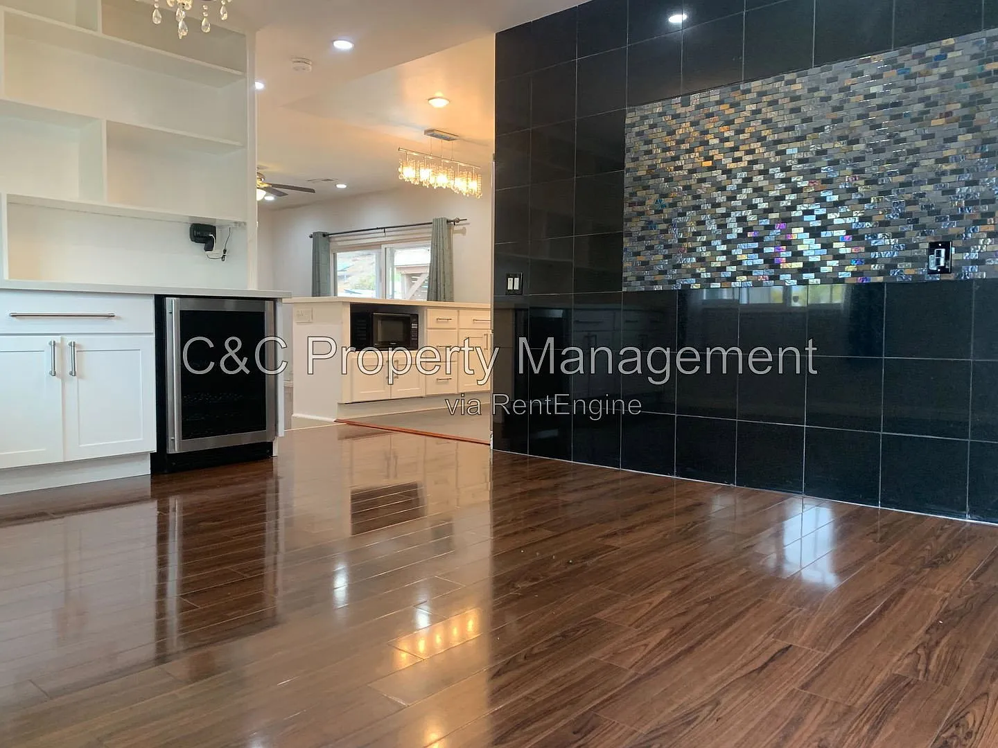 3 bed, 2.0 bath, 1501 sqft, $4,350 — Photo 3