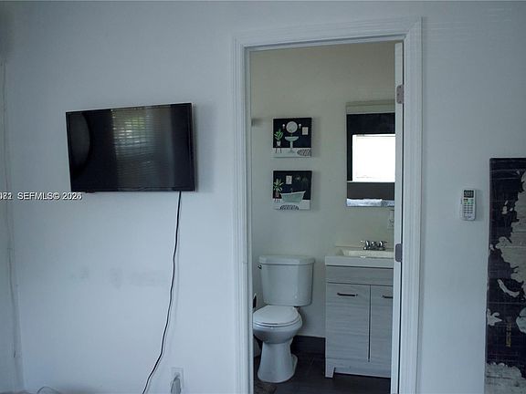 4th image of 5530 N Miami Ave #2