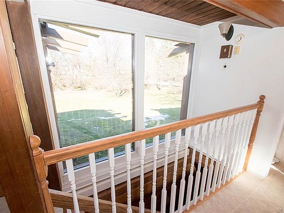 3rd image of 1375 Hogan Rd