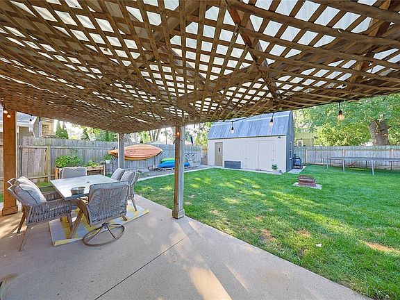4th image of 1043 Talfourd St